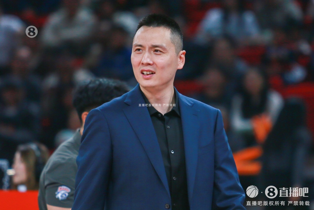 媒体人:粤沪系列赛不该打到第三场 上海阵地战靠外援&技战术匮乏